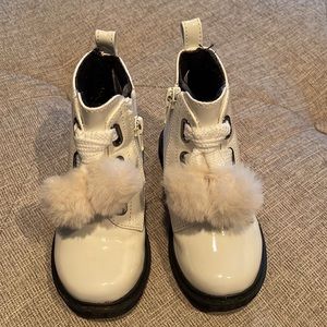 RACHEL white patent leather boots. Size toddler 7